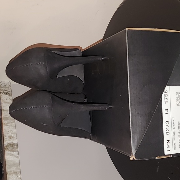 High Heels - Picture 5 of 5